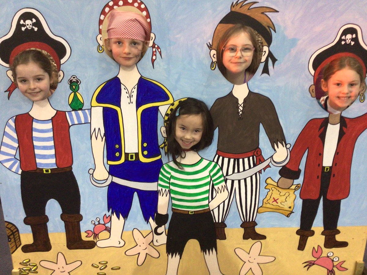 ClaireGreenway4's tweet photo. It’s been a fantastic start to our holiday club…so many children attending and joining in with games, craft and learning stories from the Bible and having so much fun. We’re now half way through….see you all tomorrow! @StJamesChorley https://t.co/owDl1yZuk3