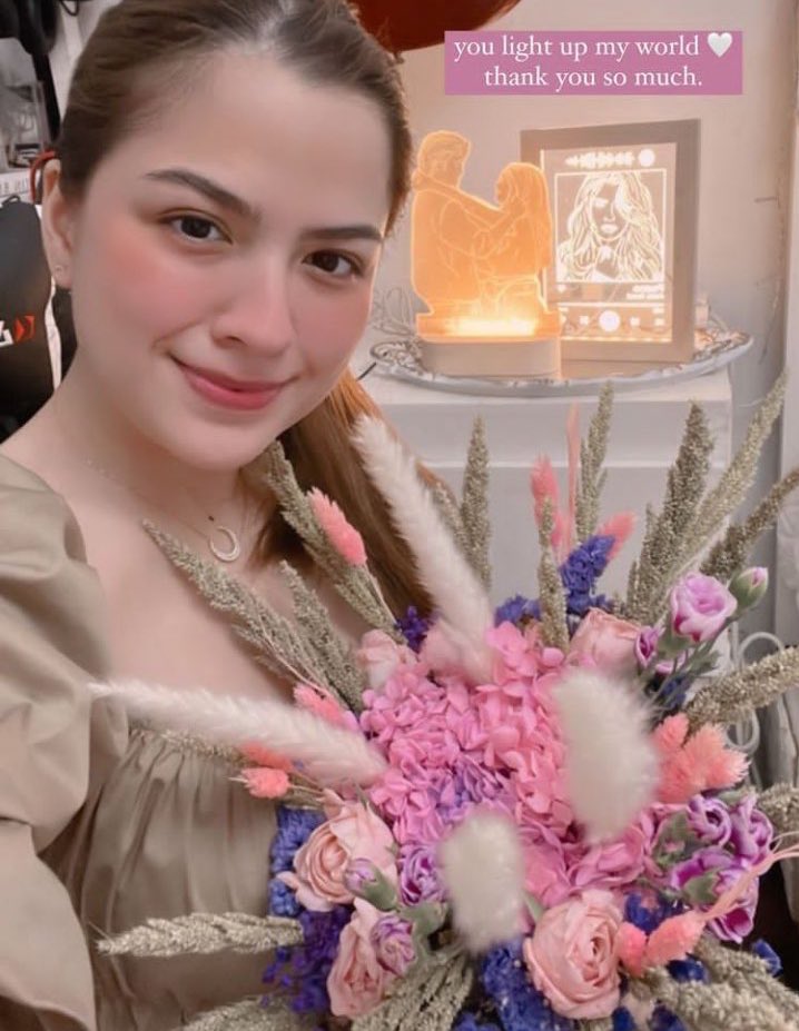 alxarchive7_'s tweet photo. you’re beautiful
you deserve beautiful things
you deserve flowers

#AlexaIlacad https://t.co/LGUYx7Z23r