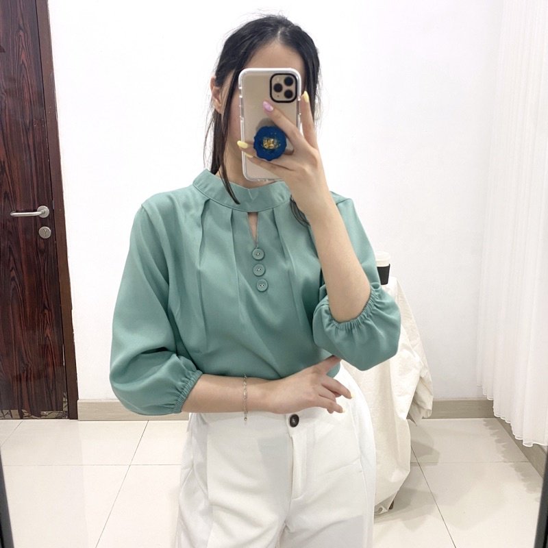 _whie's tweet photo. Akhirnya nemu atasan ala korea
Kelihatannya mewah and elegant bgt
Bahannya adem,glossy,ada kancing bagian belakang n harganya dijamin murah bgt kak

Cus kepoin

https://t.co/0HNSqBko4k

https://t.co/W9oRMDdW6C 

#ShopeeID
#ShopeeUndangNCTDream
#racunshopee 
#rekomendasioutfit https://t.co/rF0cqLY3tk