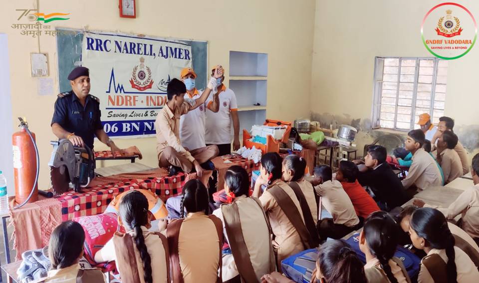 06NDRF's tweet image. "Awareness allows us get outside of our mind and observes it in action"
06/04/2022#Team6NDRF
#CommunityAwarenessProgram
💎Conducted at Government Senior Secondary School
📍Umrain♦️Distt-Alwar
🇮🇳राष्ट्रीय आपदा मोचन बल🇮🇳
#Rajasthan
@NDRFHQ
@rajeduofficial
@PIBJaipur
@ANI
@PTI_News