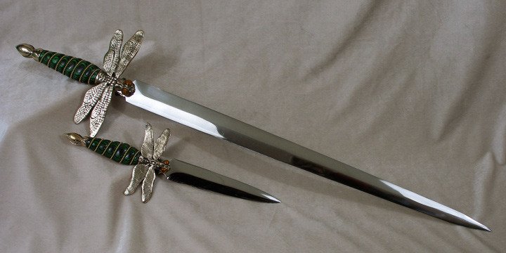 { @Penance_HT }

"My darling dear, look what finally came in~! I had ordered this set from the royal smith a while ago and its finally ready!"