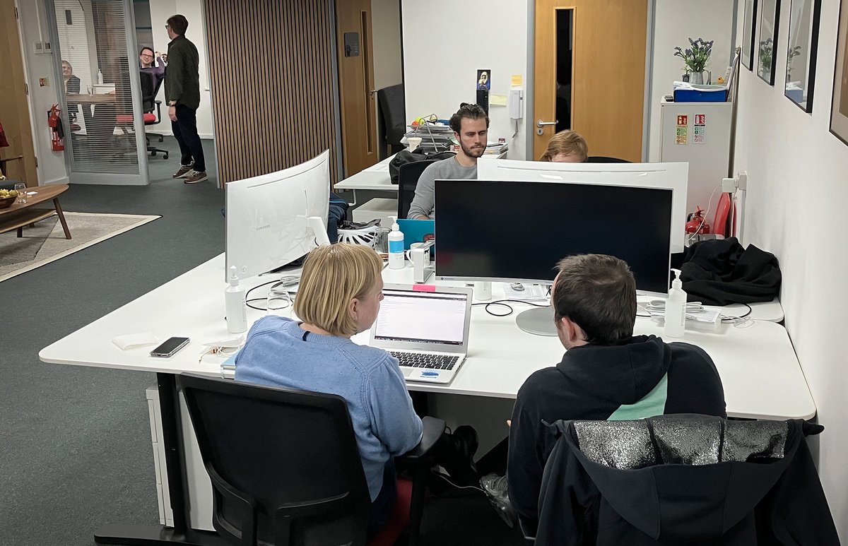 CodebarBrighton's tweet photo. Thank you to @dabapps for having us this week, it was great to be back! And thanks as ever to the brilliant coaches who gave up their time to help out 👩‍💻🙌🍕

Our next workshop is on 19th April, details at https://t.co/FyyzWOTcap https://t.co/vVqAotObre