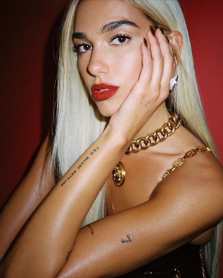 nostalgia3005's tweet photo. dua lipa is out of this world https://t.co/tjrF483xVF