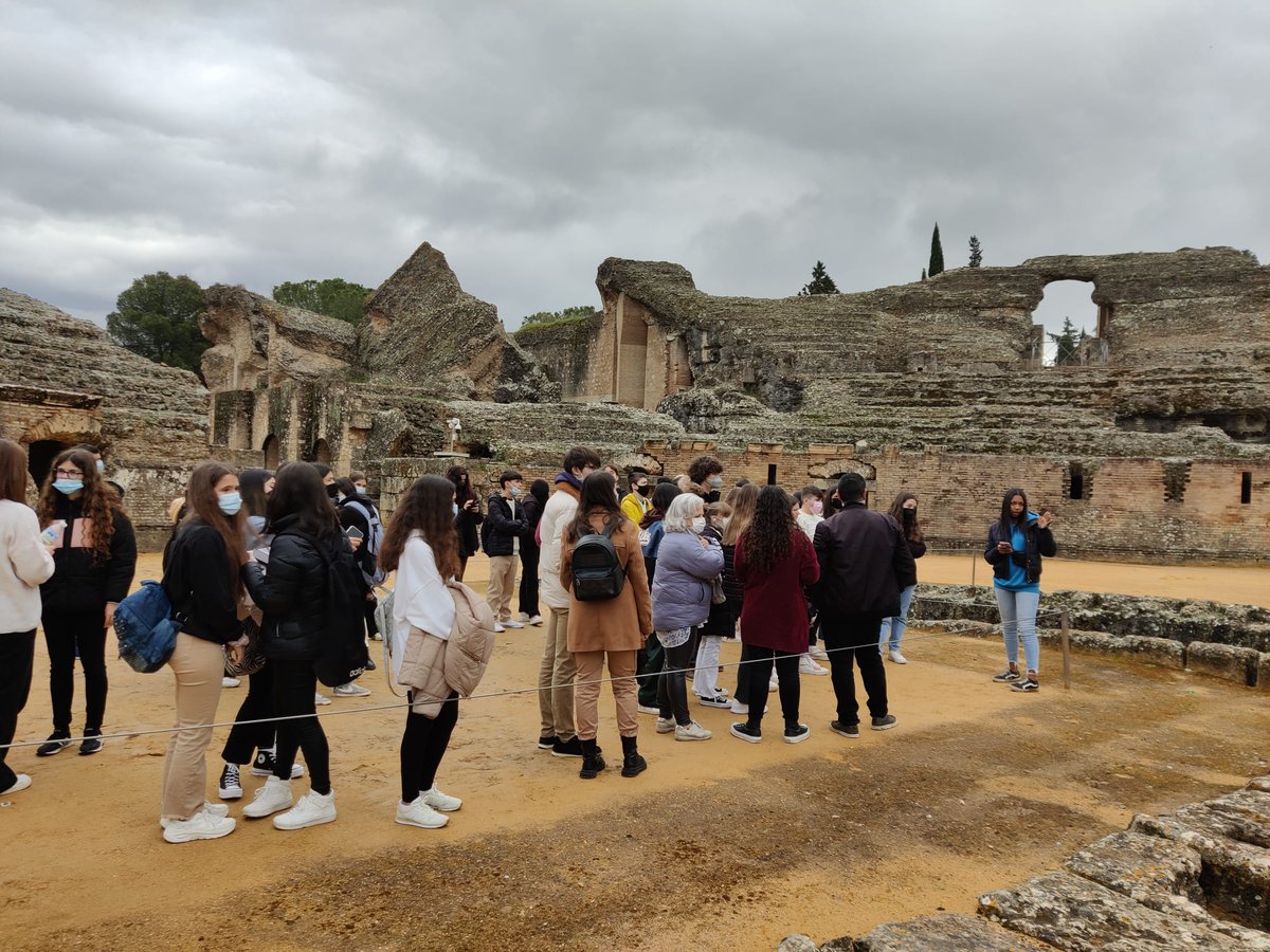 iesneruda's tweet photo. Visita a @ItalicaPMundial Alumnado de #4ESO #1BTO #2BTO #Latín
#Anfiteatro #Teatro https://t.co/VnmD0uCDkk
