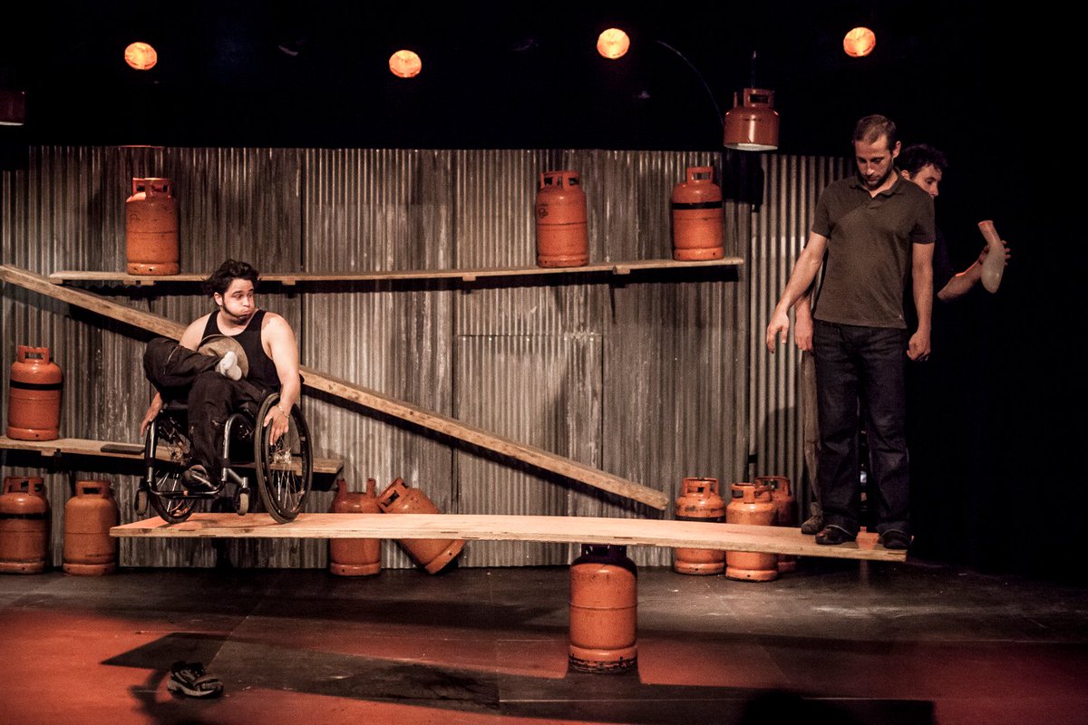 Espace93's tweet photo. [CIRQUE] VENDREDI 8 AVRIL A 14H30 ET 20H30 : "EXTREMITÉS", Cie Inextremiste
La cie Inextremiste fait de l’équilibrisme extrême sa marque de fabrique. Dans un décor de bric et de broc trois acolytes se jouent des lois de la physique.
Vos places juste ici : https://t.co/b8MCLX2fAJ https://t.co/TUGYhUsjfX