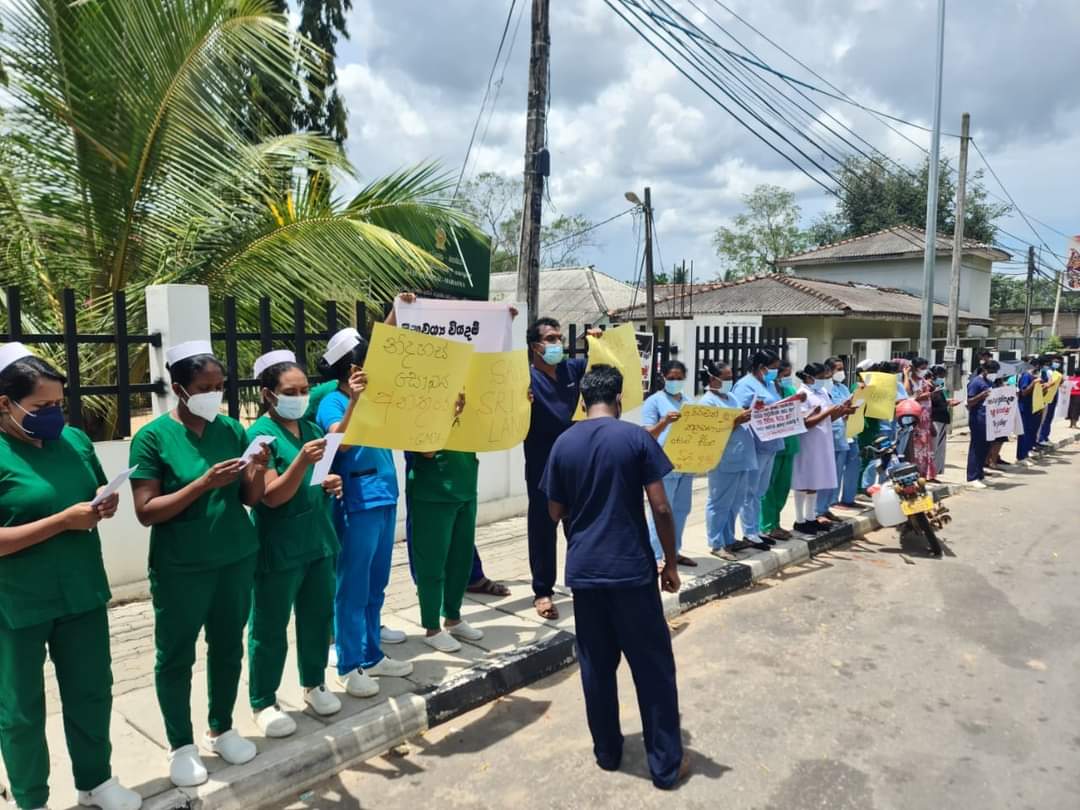 rajeevmenonsl's tweet photo. 📸 #Ninthavur Hospital #Kalmunai
📸 #Mahaoya Hospital

#healthcareworkers #SaveLives #enoughisenough #corruptpoliticians #SriLanka #lka #healthcrisis https://t.co/g1YVLoaLQ0