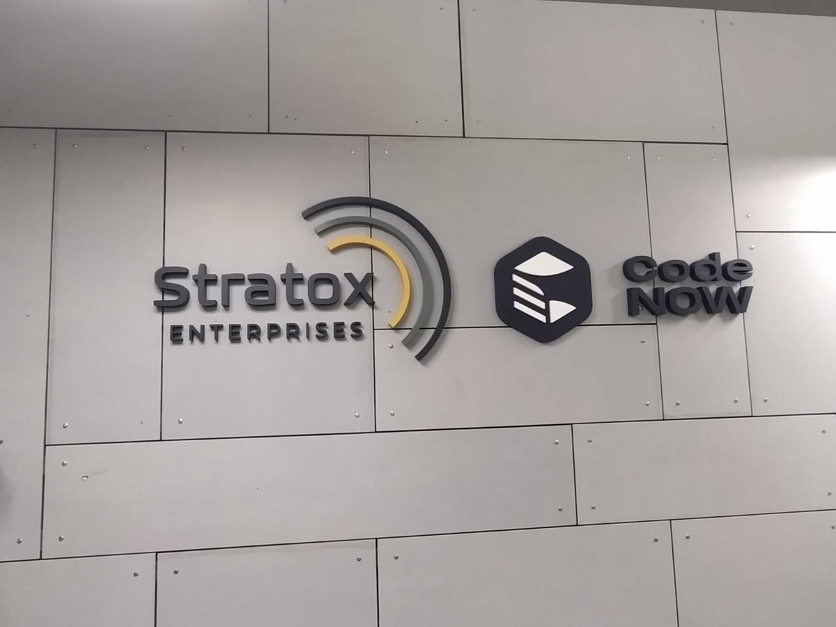 CodenowDach's tweet image. Der letzte Schliff in unserem neuen HQ in Prag
#CodeNOW #Stratox #HQ #Prag #SaaS #VSDP #Team