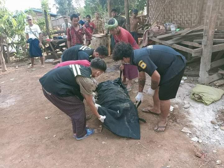 kominthike's tweet photo. Junta terrorist soldiers shot artillery rashly, hit n exploded in a home yard in Padanyae Village, #Loikaw city, #Kayah State on April 6, about 3 pm. 46 yrs old Ma Nu n 36 yrs old Ma Mi Aye were dead. Another four residents were injured.
#warcrimes
#WhatsHappeninglnMyanmar https://t.co/UulcHYNjAh