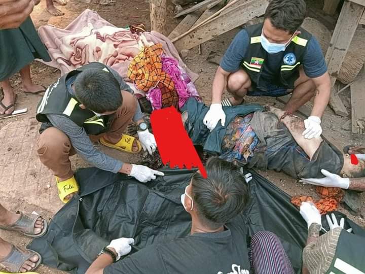 kominthike's tweet photo. Junta terrorist soldiers shot artillery rashly, hit n exploded in a home yard in Padanyae Village, #Loikaw city, #Kayah State on April 6, about 3 pm. 46 yrs old Ma Nu n 36 yrs old Ma Mi Aye were dead. Another four residents were injured.
#warcrimes
#WhatsHappeninglnMyanmar https://t.co/UulcHYNjAh