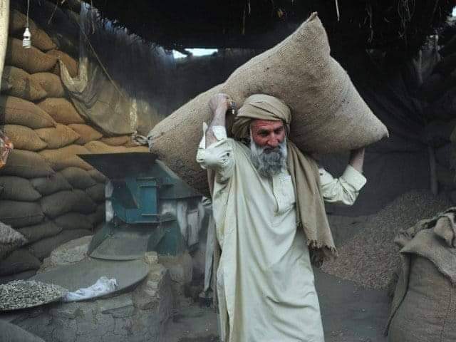 IWTO__'s tweet photo. یہ جو غُربت میں اُداسی کا سَبب ہے، مَت پُوچھ
مُجھ سے چھوٹا بھی مُجھے چار سُنا دیتا ہے
#IWTO
#HumanityFirst https://t.co/9OJprOFb9L
