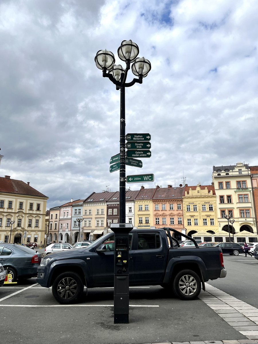 joskakn's tweet photo. V Hradci Králové mají moc hezký náměstí. A na tom náměstí, na něm mají parkoviště. #sad https://t.co/t4ZX4EoN94