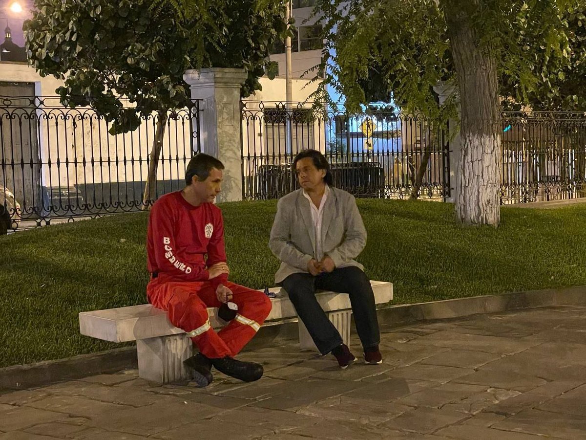 Anoche, luego de la intrascendente visita del Pdte al Congreso, la compañía de <a href="/bomberosroma2/">Bomberos Roma 2</a>, al mando de Carlos Lembcke, auxiliaba a al menos una decena de policías heridos por vándalos infiltrados en la marcha. Los ataques al PJ y MP no fueron casuales. Mal manejo del MININTER