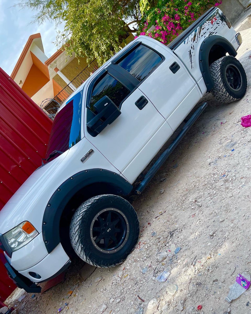 Tlanding01's tweet photo. AVIS DE RECHERCHE
2008 Ford F-150 de la couler blanc et noir  immatriculer AA20762 Porté disparu a SAN ISIDRO  (capital Santo Domingo🇩🇴)  le 31 mars 2022 
Si vous avez des informations merci de me contacter ou de contacter les services de police 
WhatsApp Tel: +509 36 46 3576 https://t.co/gMluYgTdw7