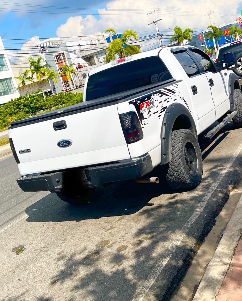 Tlanding01's tweet photo. AVIS DE RECHERCHE
2008 Ford F-150 de la couler blanc et noir  immatriculer AA20762 Porté disparu a SAN ISIDRO  (capital Santo Domingo🇩🇴)  le 31 mars 2022 
Si vous avez des informations merci de me contacter ou de contacter les services de police 
WhatsApp Tel: +509 36 46 3576 https://t.co/gMluYgTdw7
