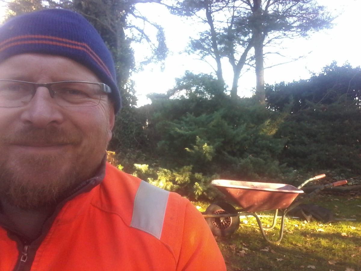 solarcycleway's tweet photo. It's #CommunityGardenWeek and we're celebrating in where else but our gardens! We believe outside spaces are crucial for physical and mental health - that's why we want a beautiful, lasting legacy for our community #solarcycleway #communitycorridor #lovewhereyoulive #springwatch https://t.co/LpvuyyjdyI