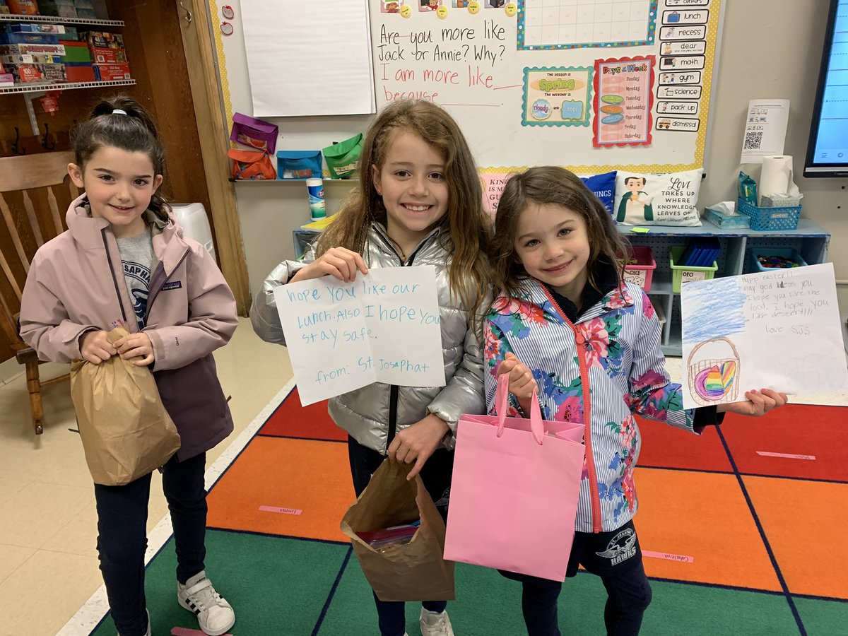 MsHarringtonSJS's tweet photo. Proud of these 1st graders, helping feed the hungry in our community this Lent! @JosaphatSchool @NelMullens https://t.co/Q0oRXj6lmV