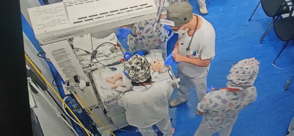 SimIAlicante's tweet photo. Reanimación Neonatal Inicial para residentes pediatría @GVAsalualicante: #1erMinutodeoro Checklist + definición de roles + comunicación efectiva. @montoro_dulce @ColladosTapia @SENeonatologia @isabial_iis https://t.co/qvY9VGUeT3 https://t.co/ADUaFW0R7M