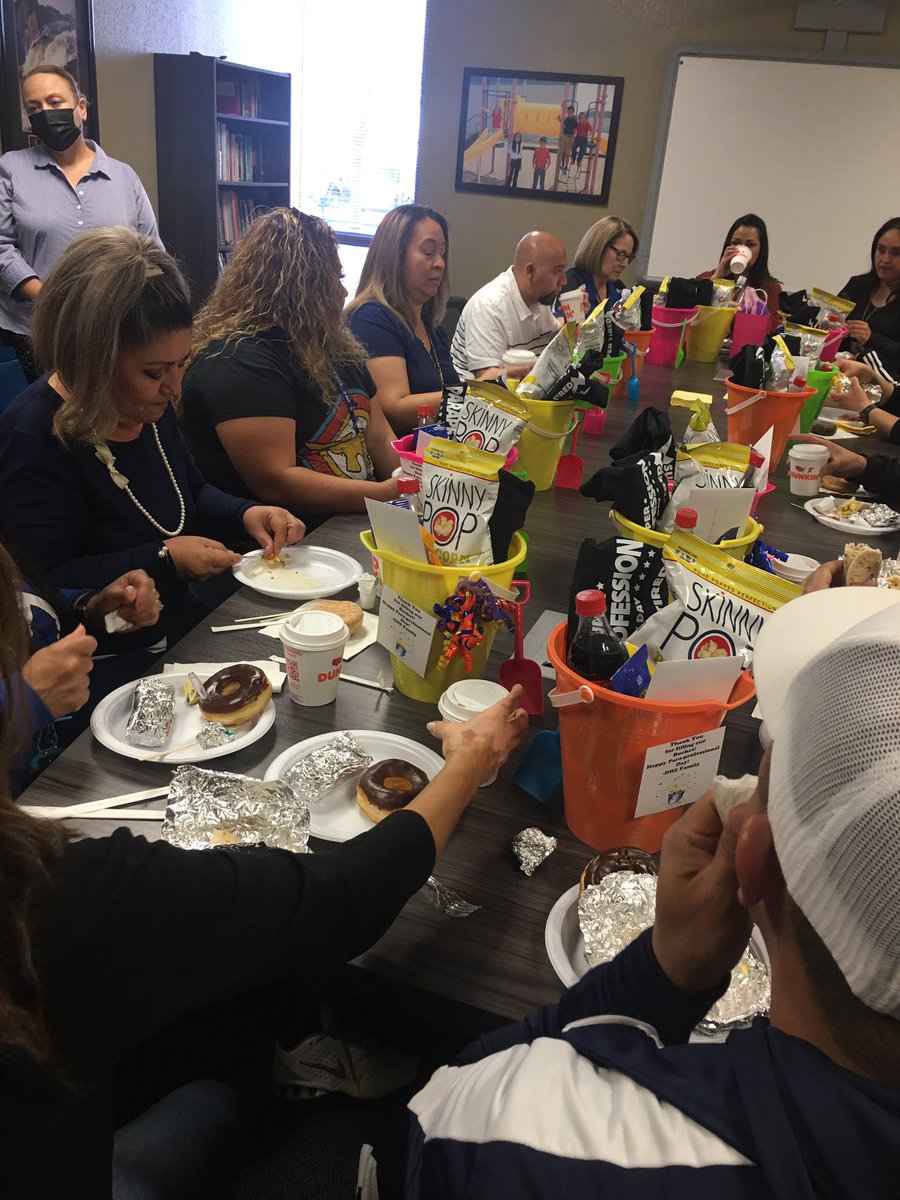 EstherCastor's tweet photo. A huge thank you to the unsung heroes of #DHE you make our campus shine #HappyParaprofessionalDay @MTrujillo_DHE @BAILONANGELICAM @DHE_stobias https://t.co/9f6xesTU2o