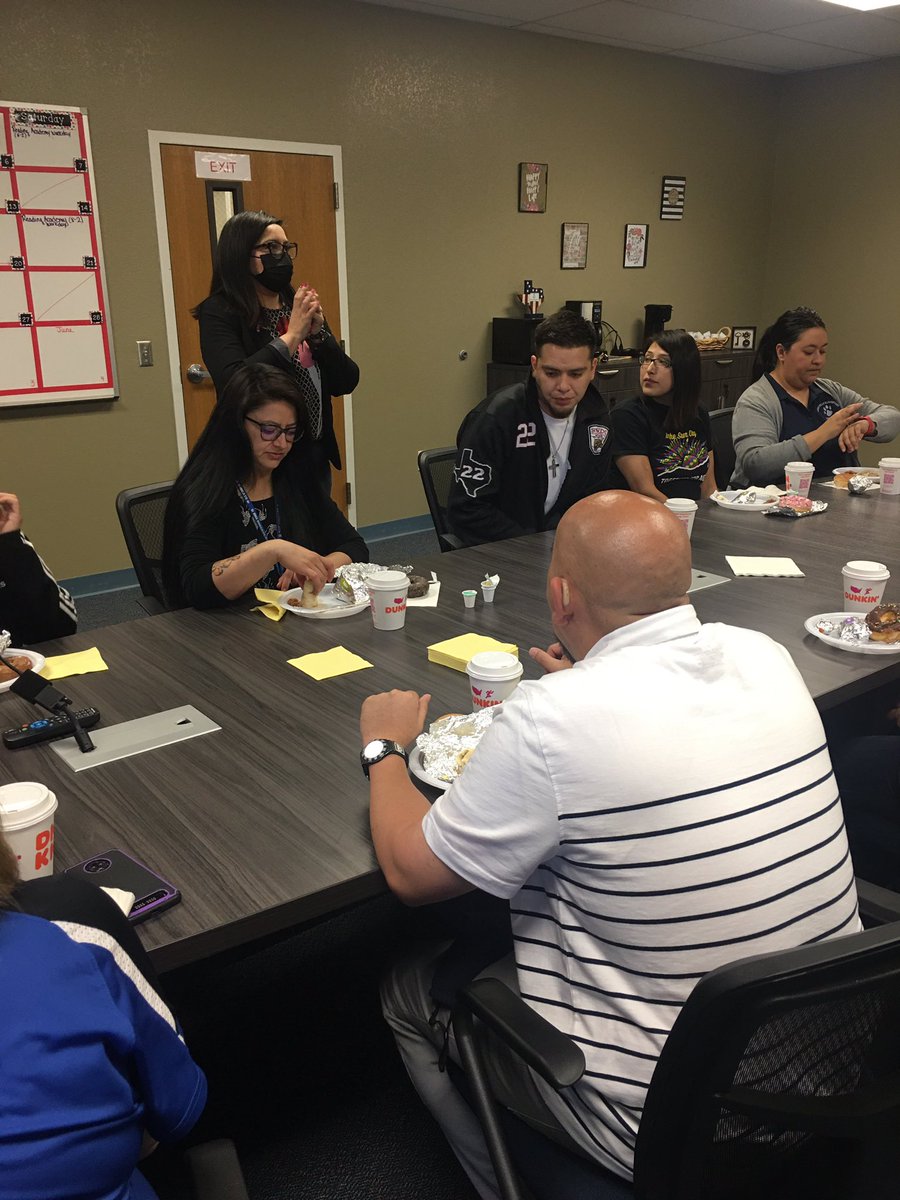 EstherCastor's tweet photo. A huge thank you to the unsung heroes of #DHE you make our campus shine #HappyParaprofessionalDay @MTrujillo_DHE @BAILONANGELICAM @DHE_stobias https://t.co/9f6xesTU2o