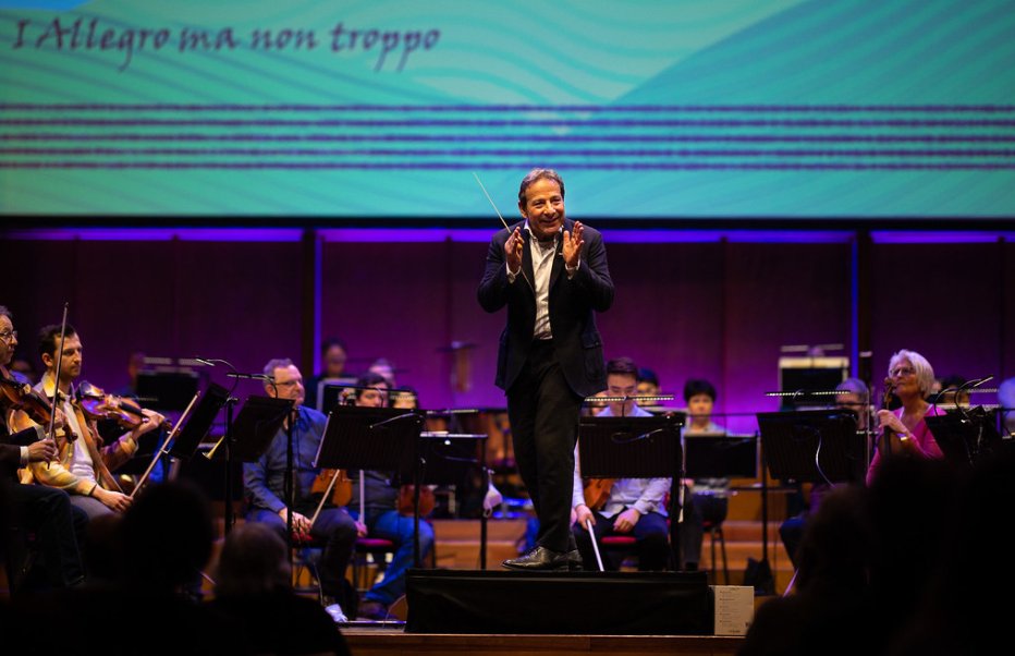 maestrojuleso's tweet photo. Terug in @TivoliVredenburg- Woensdag 11 mei 2022
MAESTRO JULES ONTHULT Berlioz' Symphonie Fantastique. In deze symfonie rijgt Berlioz de ene briljante inval aan de andere. Maestro Jules van Hessen doet een en ander uit de doeken...
https://t.co/La5JDLalOG https://t.co/IZhoxayubS