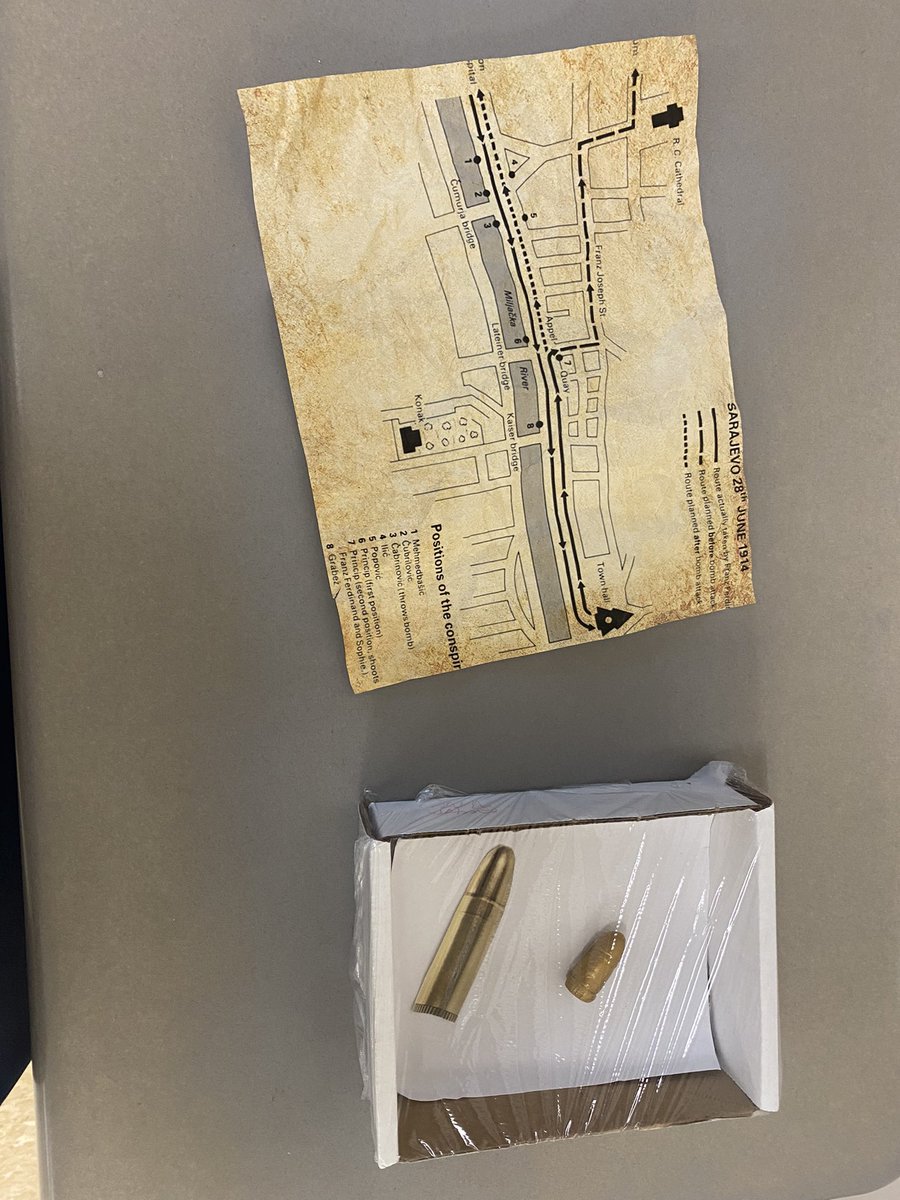 MsLifschultz's tweet photo. 8th grade historians created artifacts for our World War 1 exhibit. So impressed! #weare7b #wearechappaqua https://t.co/ePFOSZtsZx