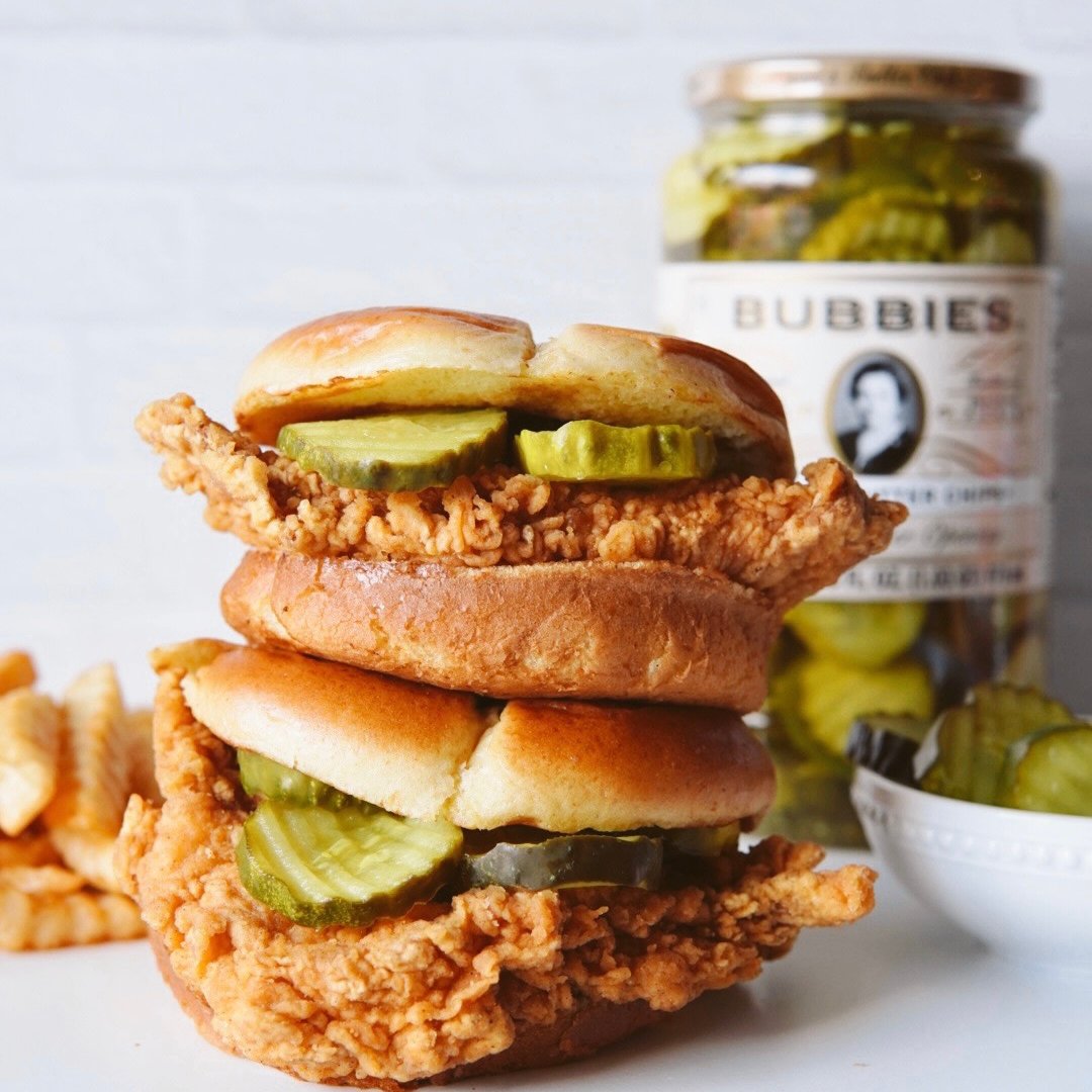 bubbiespickles's tweet photo. What is your favorite way to enjoy Bubbies Bread &amp; Butter Chips?

@hungrybocagals enjoys it atop some crispy fried chicken sandwiches. It's one of our favorite ways to eat them, too. https://t.co/k4VGPJaVNZ