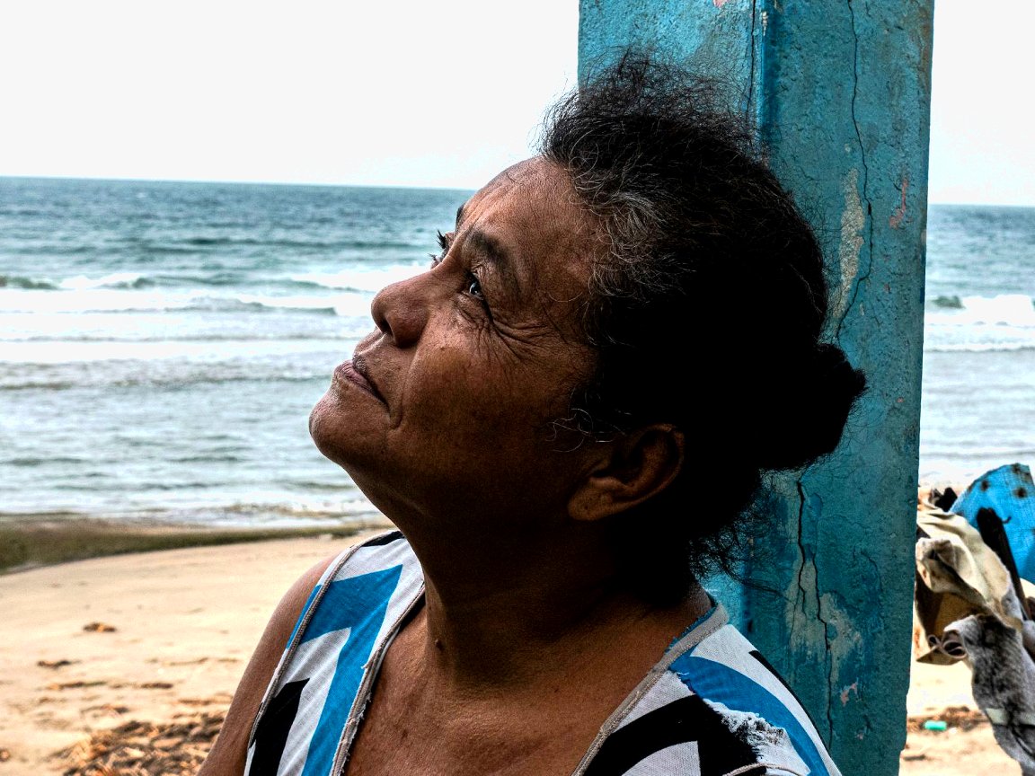 Alicia Garcia in what used to be a room of her house in Sánchez Magallanes, now being swallowed up by the sea. Hear her #ClimateCrisis story from #Mexico and others at today's @MexOnu @NorwayUN @rodekorsnorge @ifrc 'Turning the Tide' (19:00 UTC) event - bit.ly/3u9Ij6w