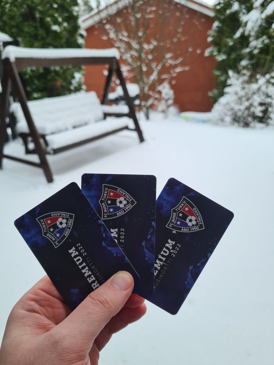 FutistaJaViinia's tweet photo. Kevättä ilmassa! ❄️💙🖤❄️
#fcinterturku #veikkausliiga #suomifutis #kevät #spring #finnishfootball #finnishspring #jalkapallo #football #kausari #seasonticket #kausikortti #parastapaikanpäällä #turku https://t.co/Z4rgiVBPat
