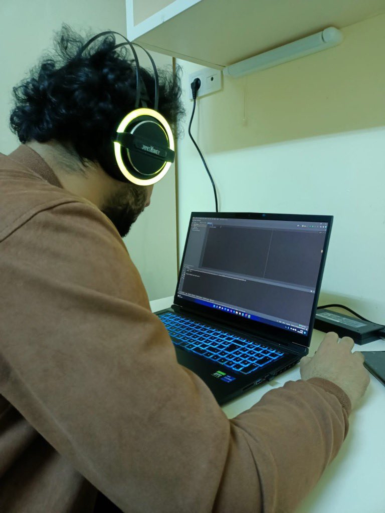 Topluluğumuz, MAKÜ BT ve Robotik Topluluğu'nun işbirliği ile düzenlenen "Temel Python Eğitimi" topluluğumuzun 2022 dönem başkanı Özgür Peynirci tarafından verildi. Yoğun ilgi gören eğitim, %100 dolulukla gerçekleşti. Eğitimi tamamlayan tüm katılımcılara sertifika verildi.