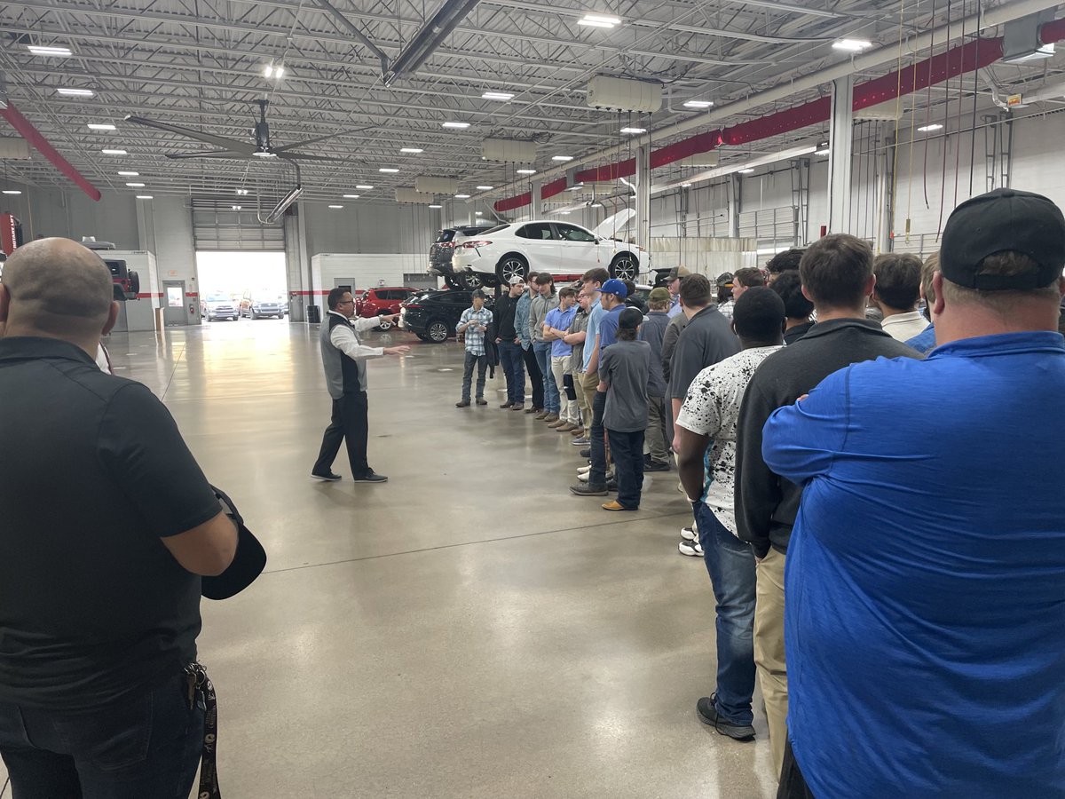 Thank you Toyota of Knoxville for having us out today. Great opportunity for our students to learn about an ever changing industry! ⁦⁦⁦⁦<a href="/Toyota/">Toyota USA</a>⁩