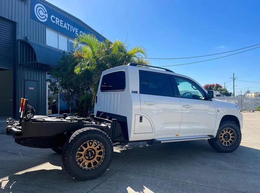 JaMtoka's tweet image. Creative Conversions (Australia) has so far converted 800 LC200 Wagons to Double Cabs 😊😊