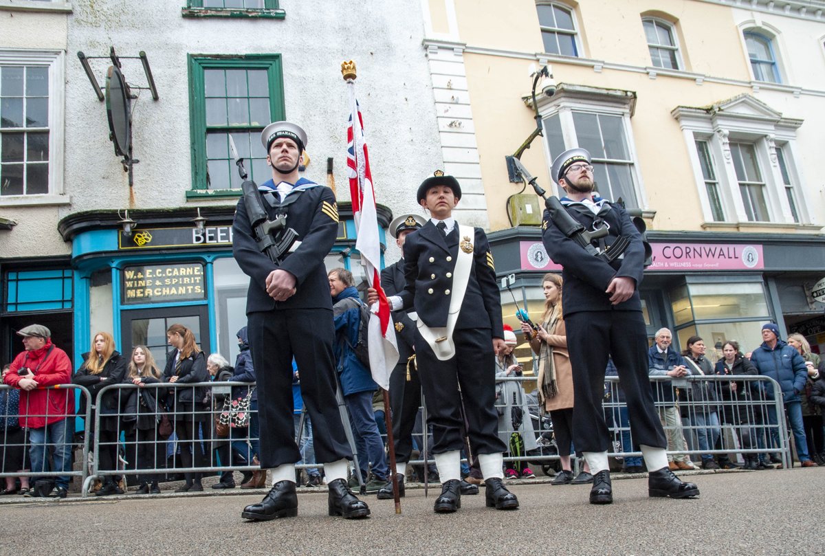JoryMundy's tweet photo. Helston celebrates the Freedom of Helston Parade which saw 150 sailors march through the streets led by HMS Seahawk supported by members of the public and school children lining the streets #helston #cornwall #kernow #rnasculdrose @RNASCuldrose #freedomofhelston #HMSseahawk https://t.co/BTuO55ZqJq