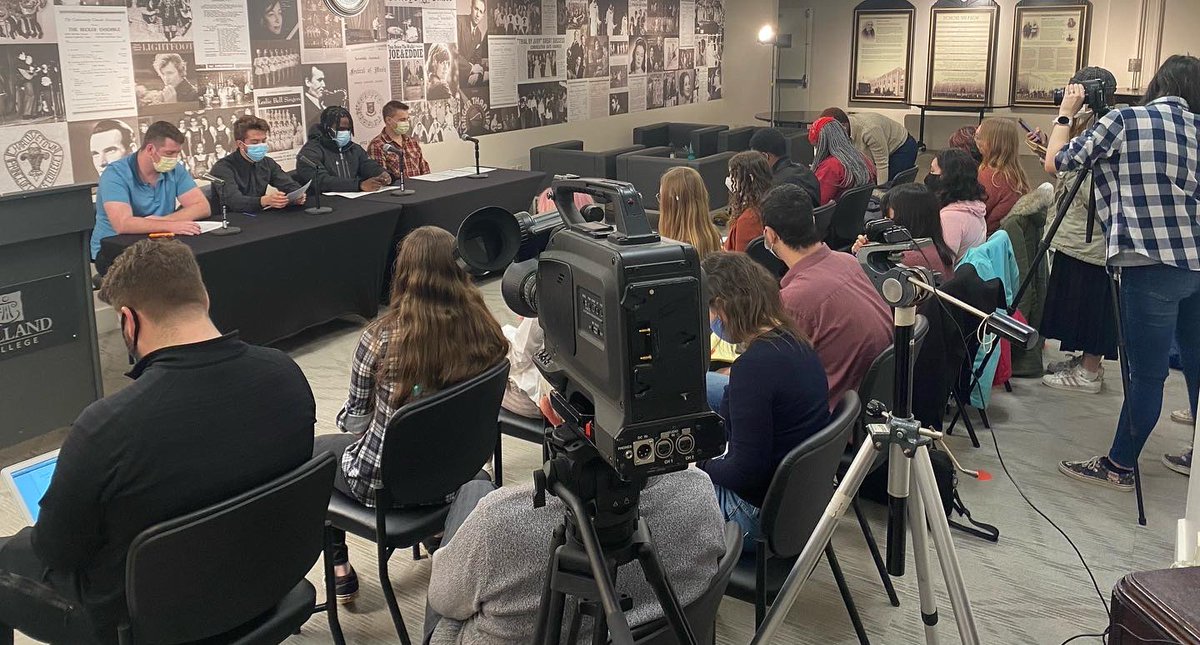 journalismHC's tweet photo. Look out, world. Our @hcjournalism 1st years have tough questions and aren’t afraid to ask them!

Yesterday, the class participated in a mock press conference with @hollandcollege Sport &amp; Recreation Management students.

A fantastic learning experience. #pei #education https://t.co/9piH3cv6cF