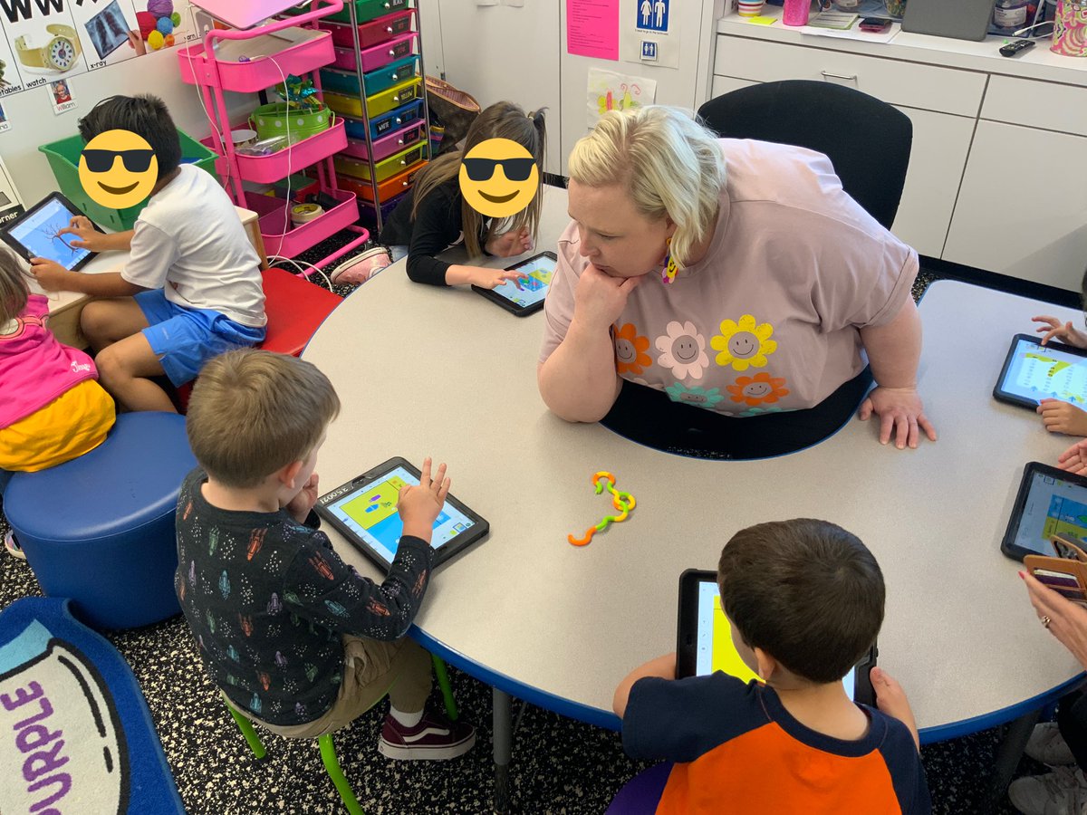 Love seeing a #vanguard teacher here <a href="/LCISDeast/">East Elementary</a> rocking her lesson, during our #APL day!  She is app smashing #Keynote and #Seesaw! @mrsfaughtsprek