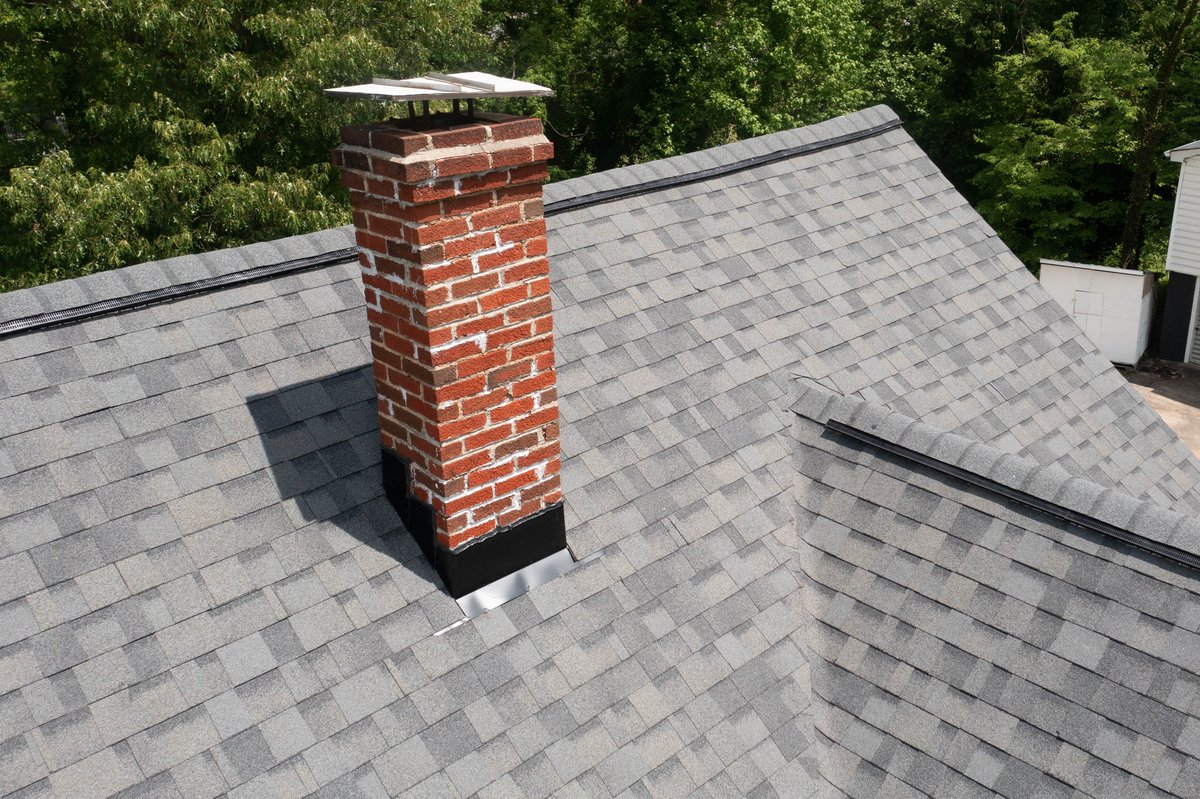 CenvarRoofSolar's tweet photo. Take a look at these Quarry Gray shingles we put on this home in Lynchburg! Check out some of our work by visiting the gallery at https://t.co/XHgNf8oieI https://t.co/uJDOnWC7pR