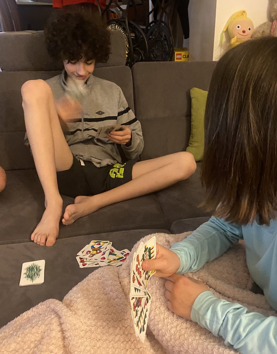 ghavlujova's tweet photo. Alexej (14) z Mariupolu…u nás skoro tři týdny. Mužů se na něco zeptat? Co to znamená?…. JASNĚ.
Dneska jsem hráli fotbal, já hrál fakt blbě a spolužák mi řekl: “Chábr!!! Ty vole..”😀😀 #mariupol #učíserychle #tyvole #prší https://t.co/OREKSn6fsx