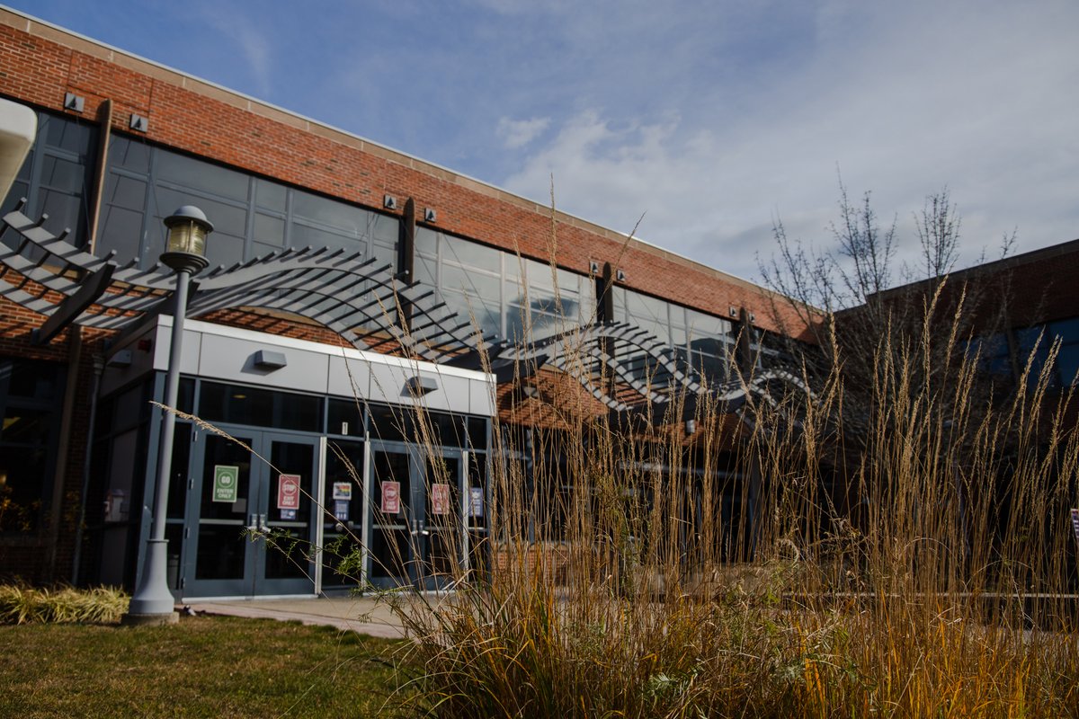 SalemState's tweet photo. Ready to take the next step and advance your career? Explore our 50+ graduate programs and connect with admission experts at the upcoming Graduate Virtual Open House, April 11-14:  https://t.co/ip5G6JVQzN @SalemStateGrad https://t.co/d1ivNs4MTs