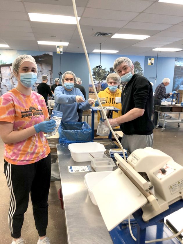 Senior National Honor Society students at <a href="/MNWCougars/">MNW School District</a> helped <a href="/fmsc_org/">Feed My Starving Children</a> recently 

messengernews.net/news/local-new…
