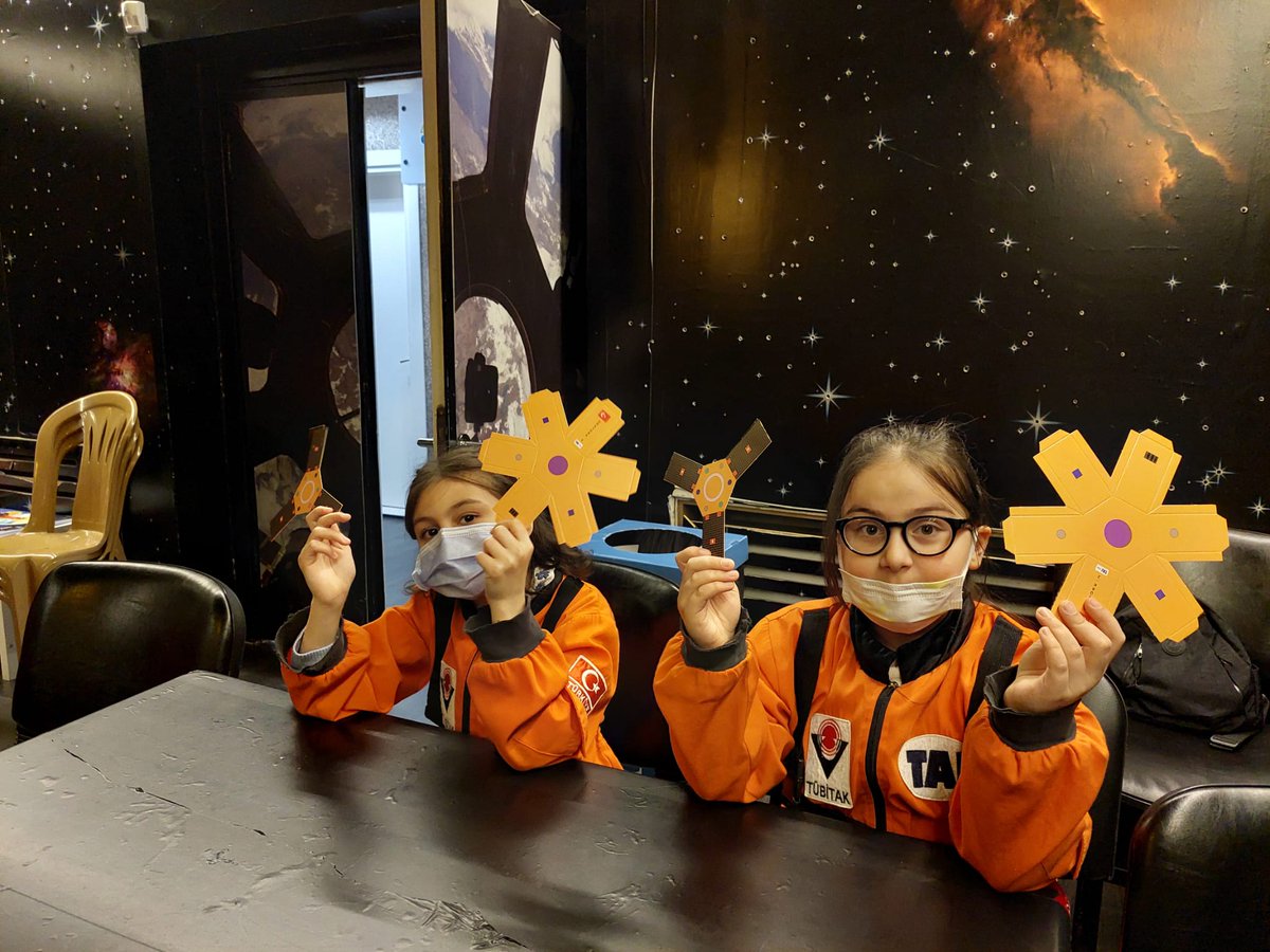 3/B sınıfı öğrencileri, öğretmenleri Elçin Güldoğan rehberliğinde Ali Kuşçu Uzay Evi'ne gezi düzenlediler. Çocuklar eğlenerek öğrendiler. <a href="/tcmeb/">Millî Eğitim Bakanlığı</a> <a href="/memleventyazici/">Levent Yazıcı</a> <a href="/istanbulilmem/">İstanbul İl Millî Eğitim Müdürlüğü</a> <a href="/mucipkina/">Mucip KINA</a> <a href="/FatihilceMEM/">Fatih İlçe Millî Eğitim Müdürlüğü</a>