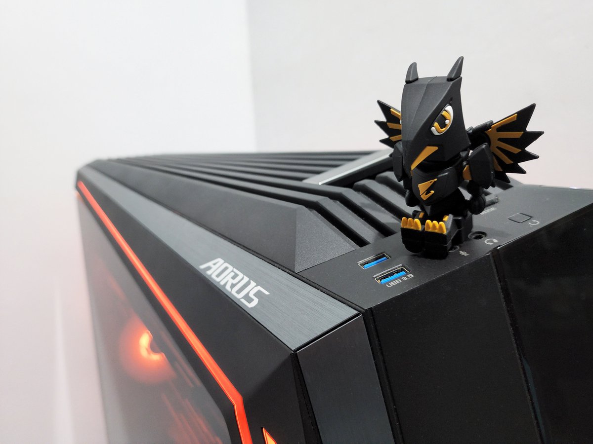 AorusAce's tweet photo. Transfer your data faster with the AORUS USB 3.0 Flash Drive!

#AORUS #TeamUpFightOn #PoweredByAORUS #UpgradeWithAORUS #DesignYourAORUS #AorusSetUp #GamingRoom #AorusAce #Gigabyte #FAMAORUS #Gaming #AorusCommunity https://t.co/lL5CgUhpDq
