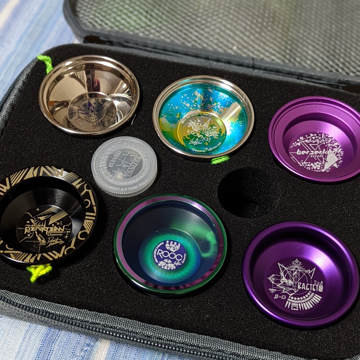 innocence_off's tweet photo. 今更ですが今日のヨーヨーバッグ。仕事が忙しすぎる…。
#ヨーヨー
#myc3yoyobag
#c3krownti
#c3krownst
#c3rooc
#c3berserkerdecade
#c3iwakurareivateinn
#c3bastet2 https://t.co/HmJ8XchSJd