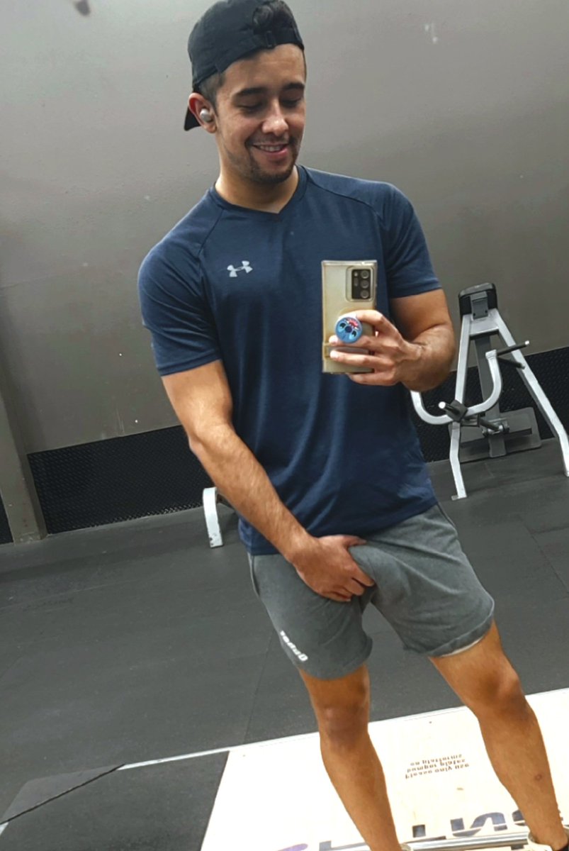 jadrian499's tweet photo. Sometimes i feel like maybe i should wear underwear when i workout...

Nah i like the freedom 😜 https://t.co/lbPRREgVkH