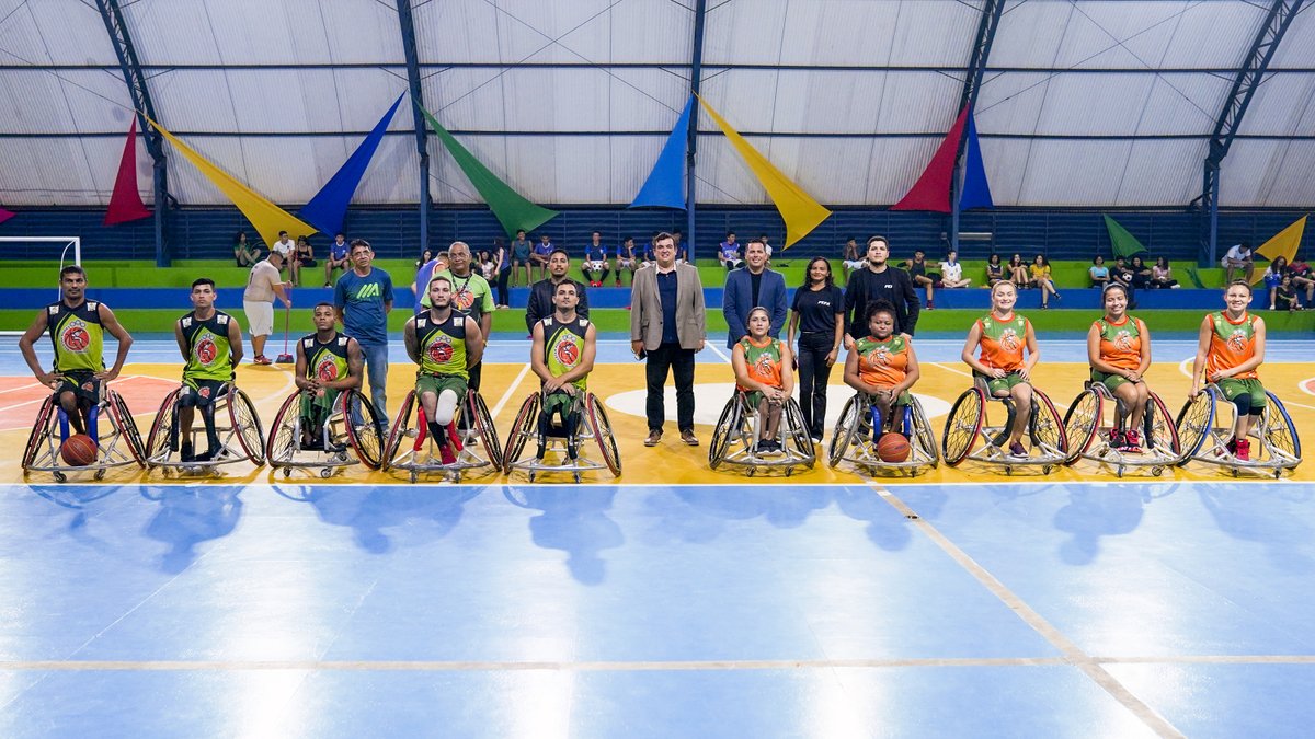 faama_edu's tweet photo. Para dar início aos torneios, tão aguardados pelos alunos, realizamos uma bela cerimônia de abertura, com apresentação dos times e um amistoso comemorativo entre as seleções paralímpicas masculina e feminina de basquete paraense. Uma noite inesquecível para o internato FAAMA! https://t.co/jShAQaxAhq