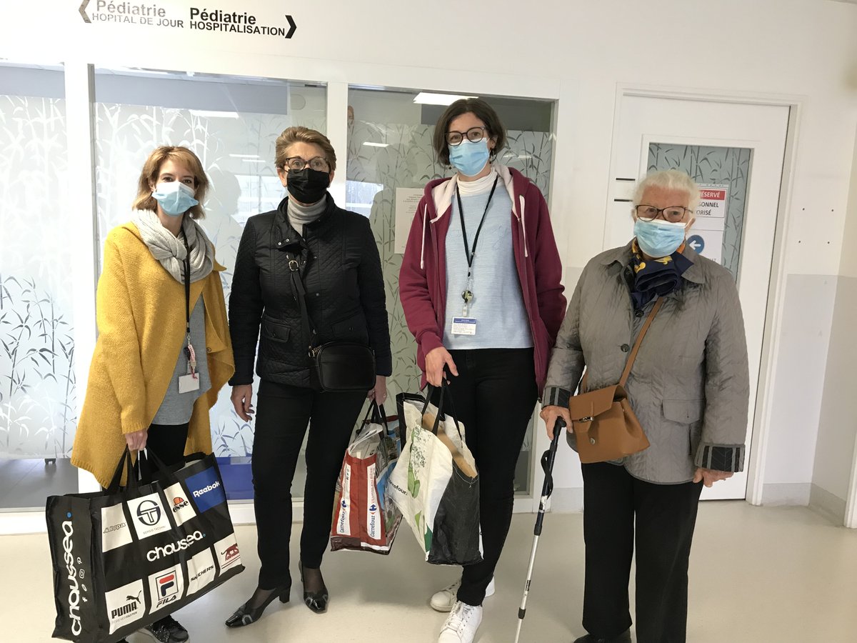 CentreChsf's tweet photo. Le service de Pédiatrie bénéficiaire d'une nouvelle donation grâce au club Inner Wheel Melun-Fontainebleau. Cette donation sera utilisée dans le cadre des activités proposées par les éducatrices auprès des enfants et adolescents hospitalisés. 
https://t.co/i5GknE097l https://t.co/yk1j0rrHN7