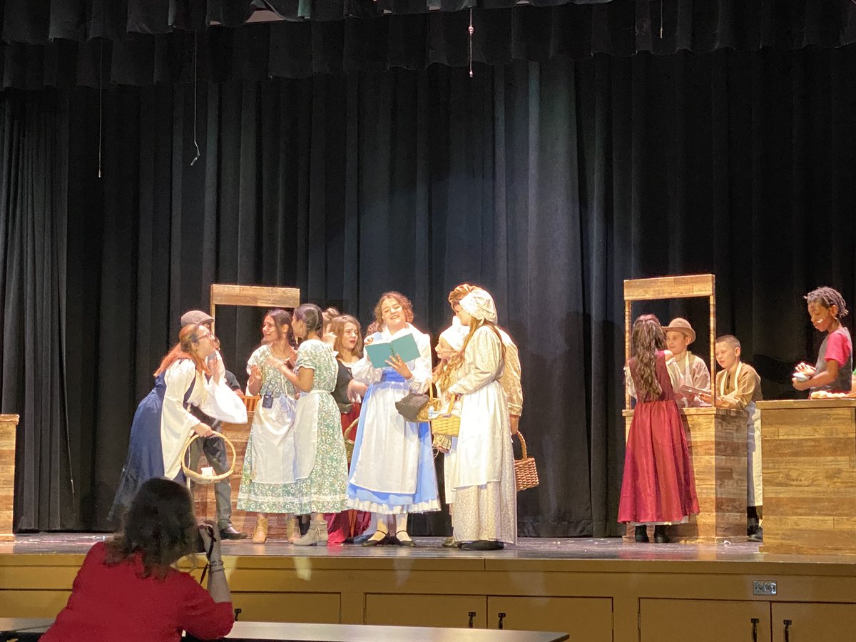 70smores's tweet photo. Beauty and The Beast! What a great day for BIS! @ChristinaSpoer @toadalteacher @GinetteGarrity1 @reading_muggles Amazing Job! #byrampride https://t.co/0xYea28bHw
