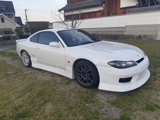 #新年度だから自己紹介しとこ

シルビア乗ったり隼乗ったり絵描いたりしてます 