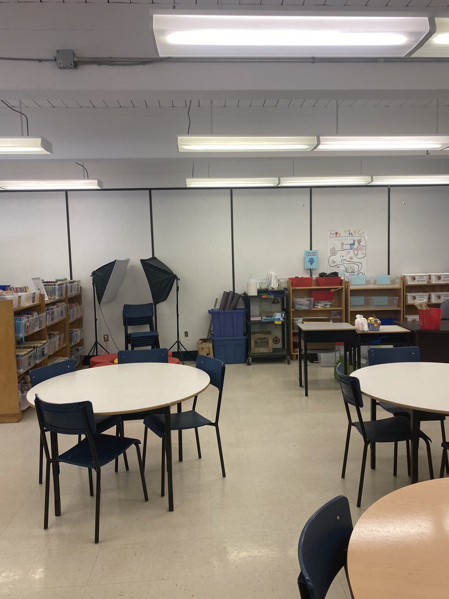 MrCodner's tweet photo. So many great literacy options here at @SFOAschool between makerspace, green screen and all of the amazing reading choices @DrAnneBurke1 https://t.co/Dg67PZQHat