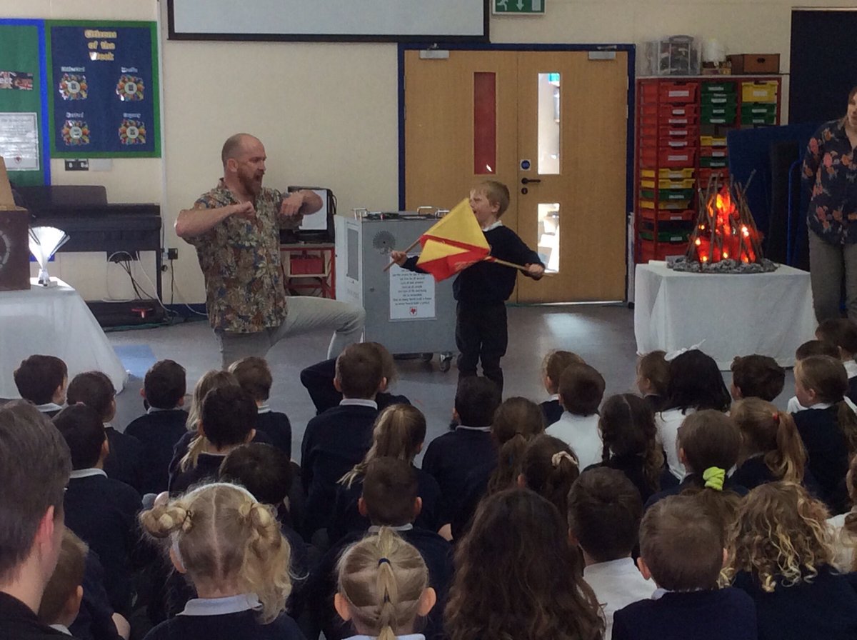 FoxholeLearning's tweet photo. What a treat we had this afternoon! The Cornish Caretakers paid us a visit to teach us all about the ways in which we communicate with each other; from carrier pigeon to the telegram. Thank you to @PKPorthcurno  and the Cornish Caretakers! https://t.co/tIgiauus72