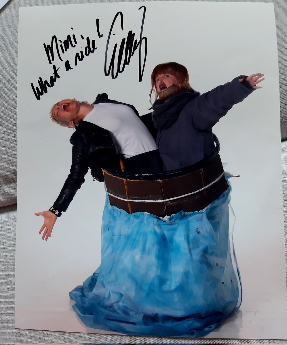 My funny picture mit <a href="/EvangelineLilly/">Evangeline Lilly</a> At <a href="/walescomiccon/">Wales Comic Con</a> 
#oricosplay #hobbit #hobbitmovie #ori #oribarrel #WalesComicCon #WalesComicCon2022