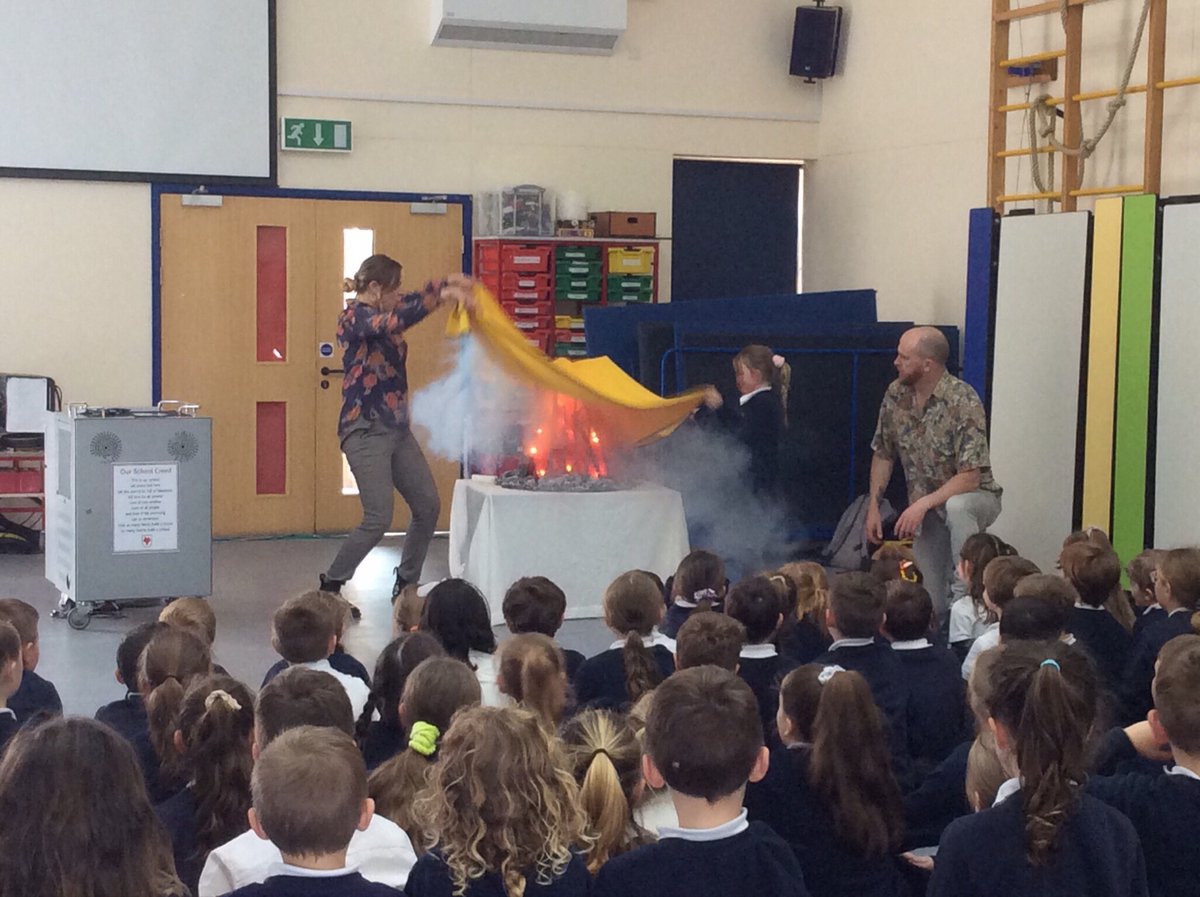 FoxholeLearning's tweet photo. What a treat we had this afternoon! The Cornish Caretakers paid us a visit to teach us all about the ways in which we communicate with each other; from carrier pigeon to the telegram. Thank you to @PKPorthcurno  and the Cornish Caretakers! https://t.co/tIgiauus72